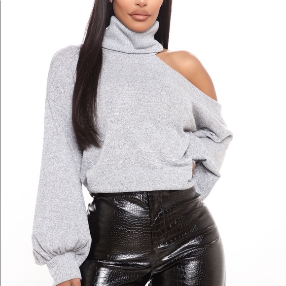 Cold shoulder turtleneck sweater - Picture 5 of 5